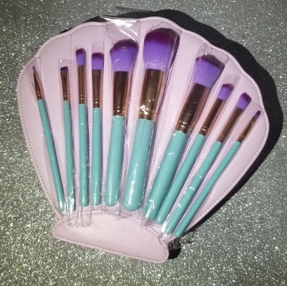 10 Piece Seashell Makeup Brush Set - Picture 4 of 8